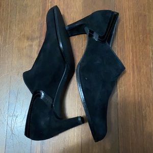 Stuart Weitzman black suede heels NWT